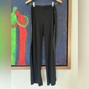 Straigh pants with sequined lines on the side.